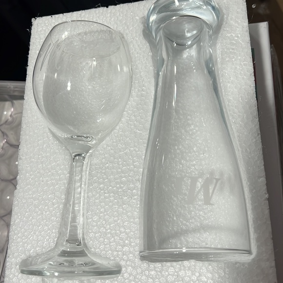 Mr & Mrs wedding glasses - Picture 3 of 3